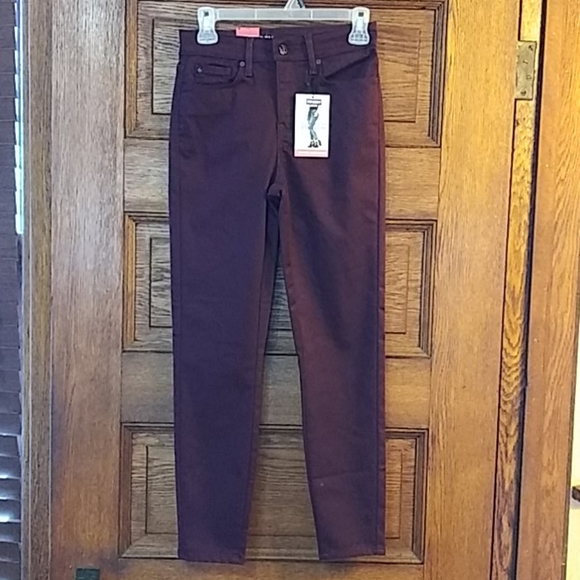 levi's colored jeans